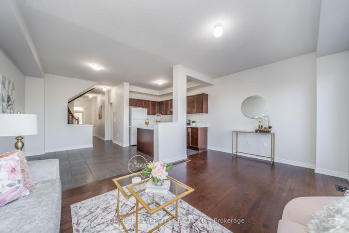 Photo 9 at 44 Davenfield Circle, Bram East, Brampton