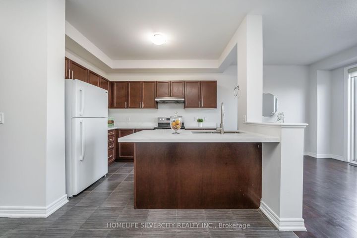 Photo 10 at 44 Davenfield Circle, Bram East, Brampton