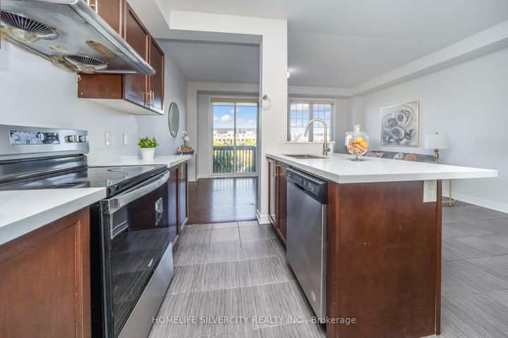Photo 11 at 44 Davenfield Circle, Bram East, Brampton