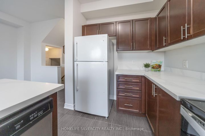 Photo 12 at 44 Davenfield Circle, Bram East, Brampton