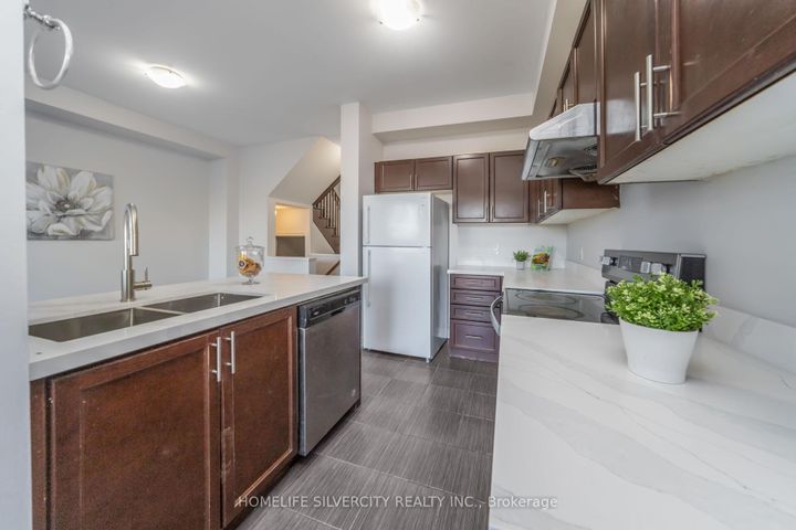 Photo 13 at 44 Davenfield Circle, Bram East, Brampton