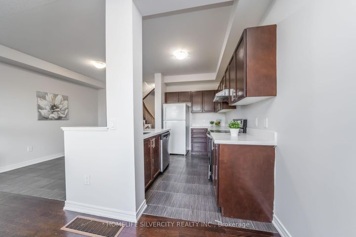 Photo 14 at 44 Davenfield Circle, Bram East, Brampton