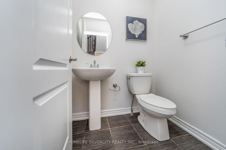 Photo 15 at 44 Davenfield Circle, Bram East, Brampton