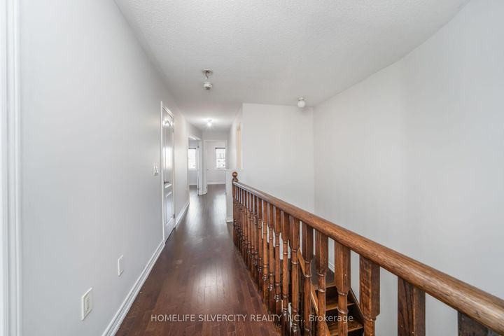 Photo 17 at 44 Davenfield Circle, Bram East, Brampton