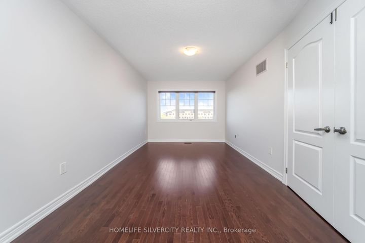Photo 19 at 44 Davenfield Circle, Bram East, Brampton