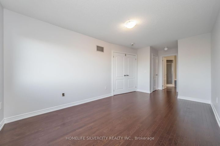 Photo 20 at 44 Davenfield Circle, Bram East, Brampton