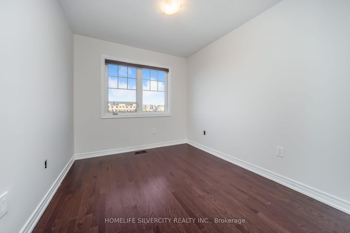 Photo 22 at 44 Davenfield Circle, Bram East, Brampton