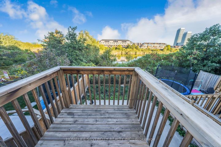 Photo 23 at 44 Davenfield Circle, Bram East, Brampton