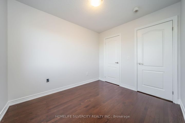 Photo 25 at 44 Davenfield Circle, Bram East, Brampton