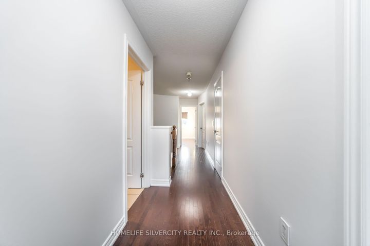 Photo 26 at 44 Davenfield Circle, Bram East, Brampton