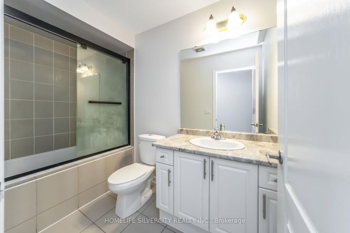 Photo 27 at 44 Davenfield Circle, Bram East, Brampton