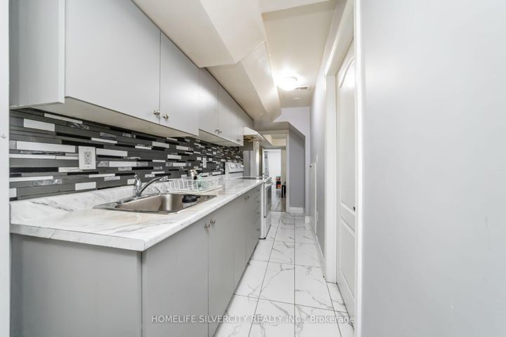 Photo 34 at 44 Davenfield Circle, Bram East, Brampton
