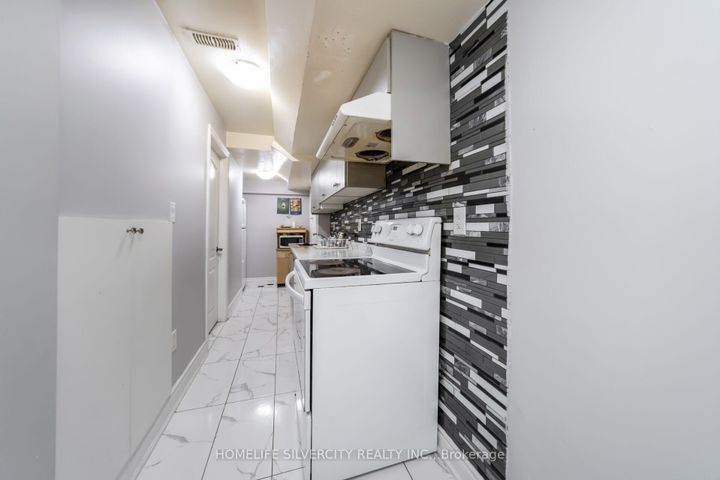 Photo 35 at 44 Davenfield Circle, Bram East, Brampton