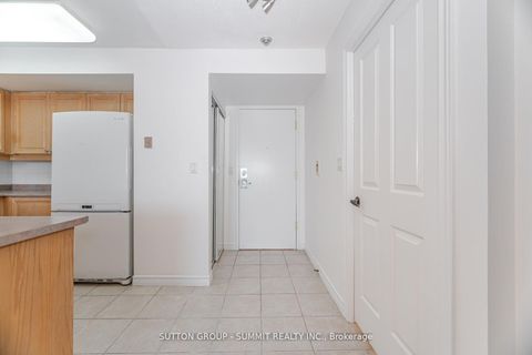 Photo 4 at 2923 - 68 CORPORATE Drive, Woburn, Toronto