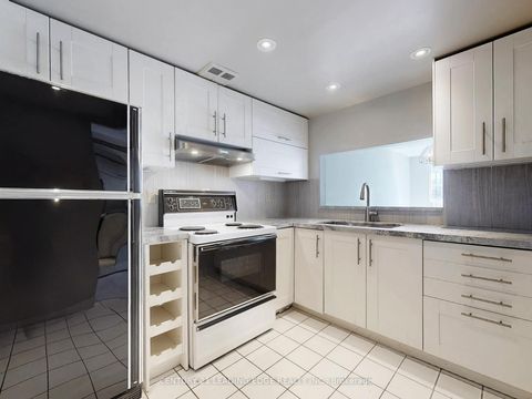 Photo 11 at PH404 - 5785 Yonge Street, Newtonbrook East, Toronto