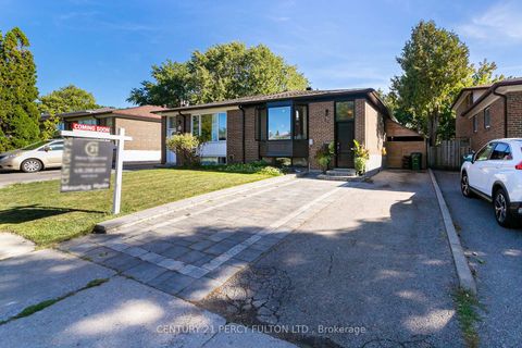 Photo 2 at 83 Cairnside Crescent, Pleasant View, Toronto