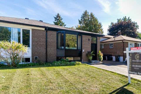 Photo 3 at 83 Cairnside Crescent, Pleasant View, Toronto