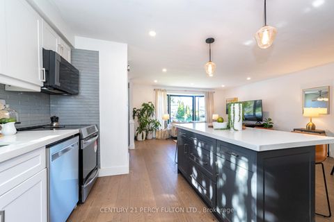 Photo 13 at 83 Cairnside Crescent, Pleasant View, Toronto