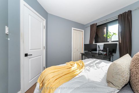 Photo 23 at 83 Cairnside Crescent, Pleasant View, Toronto