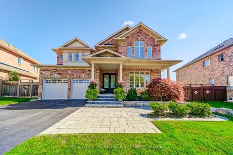 Photo 1 at 145 Tonner Crescent, Bayview Northeast, Aurora