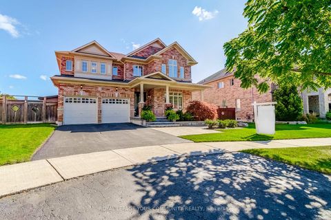 Photo 2 at 145 Tonner Crescent, Bayview Northeast, Aurora