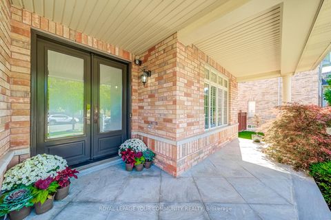 Photo 3 at 145 Tonner Crescent, Bayview Northeast, Aurora