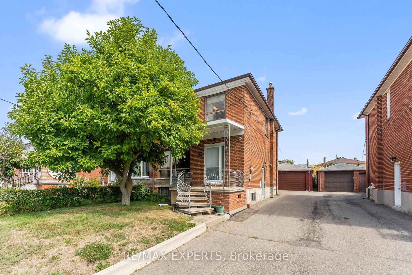 19 Peterdale Road, Jane Heights, Toronto 