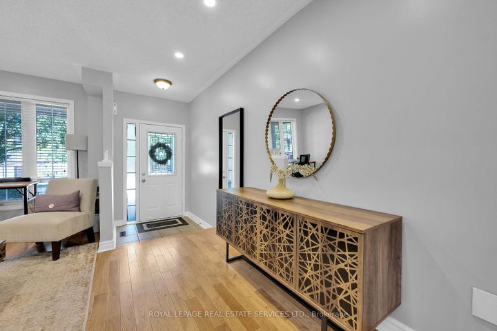 Photo 5 at 646 Julia Avenue, Appleby, Burlington