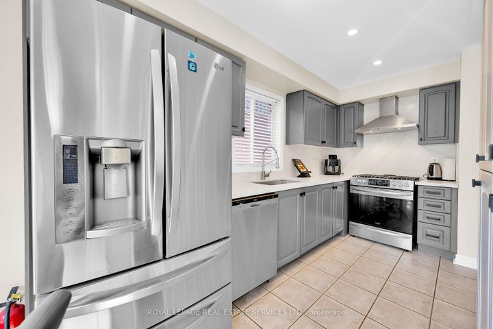 Photo 9 at 646 Julia Avenue, Appleby, Burlington