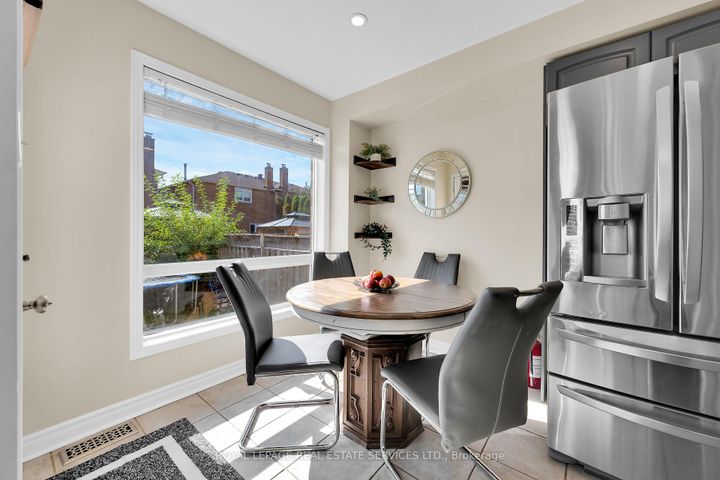 Photo 11 at 646 Julia Avenue, Appleby, Burlington