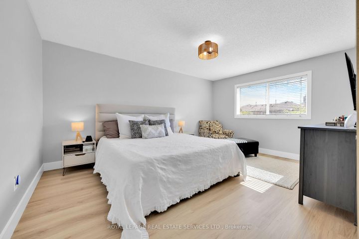 Photo 13 at 646 Julia Avenue, Appleby, Burlington