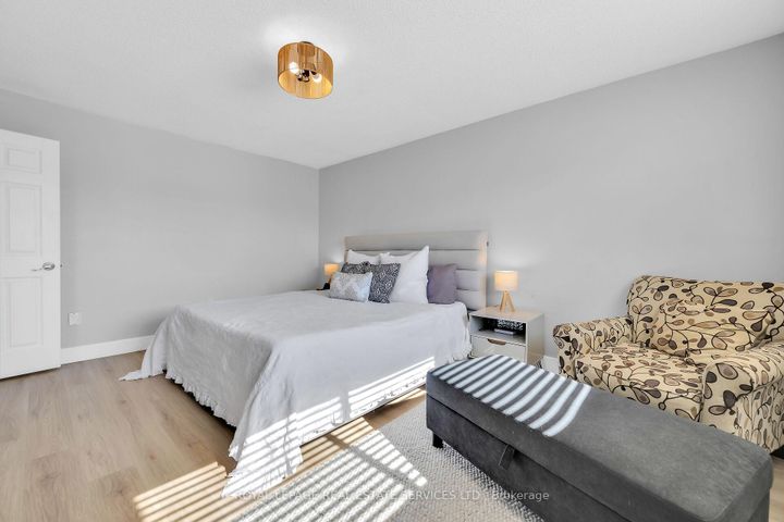 Photo 14 at 646 Julia Avenue, Appleby, Burlington