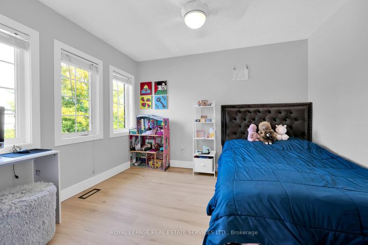 Photo 18 at 646 Julia Avenue, Appleby, Burlington