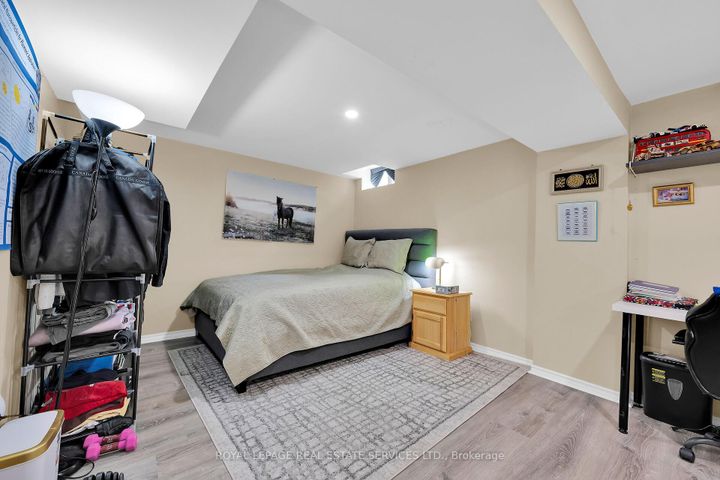 Photo 22 at 646 Julia Avenue, Appleby, Burlington
