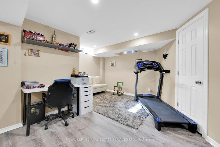 Photo 23 at 646 Julia Avenue, Appleby, Burlington