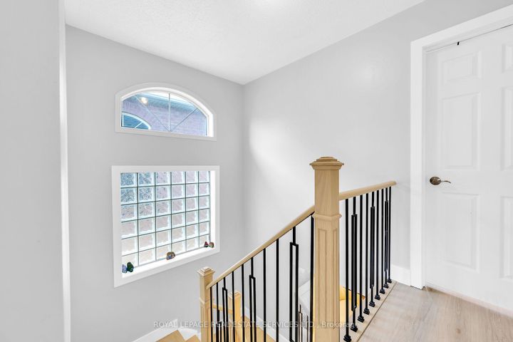 Photo 24 at 646 Julia Avenue, Appleby, Burlington