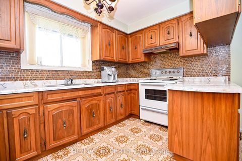 Photo 7 at 2355 Major Mackenzie Drive, Maple, Vaughan