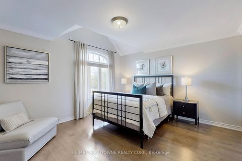 Photo 33 at 3374 Fox Run Circle, BR Bronte, Oakville