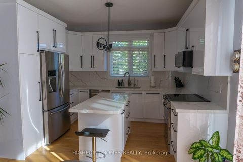 Photo 11 at 2066 Willhaven Trail, WM Westmount, Oakville