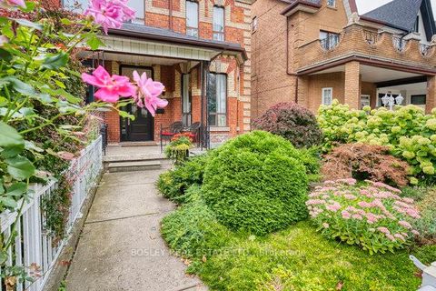 Photo 1 at 140 Dovercourt Road, Little Portugal, Toronto