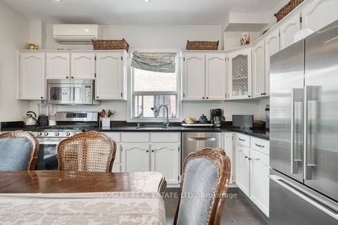 Photo 10 at 140 Dovercourt Road, Little Portugal, Toronto
