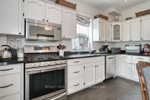 Photo 11 at 140 Dovercourt Road, Little Portugal, Toronto