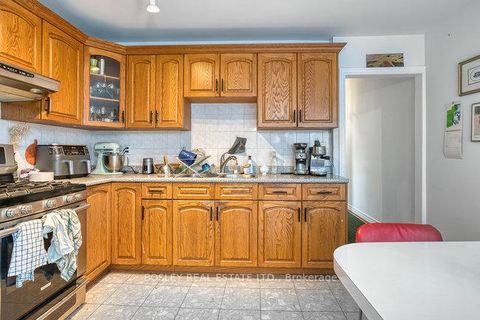 Photo 23 at 140 Dovercourt Road, Little Portugal, Toronto