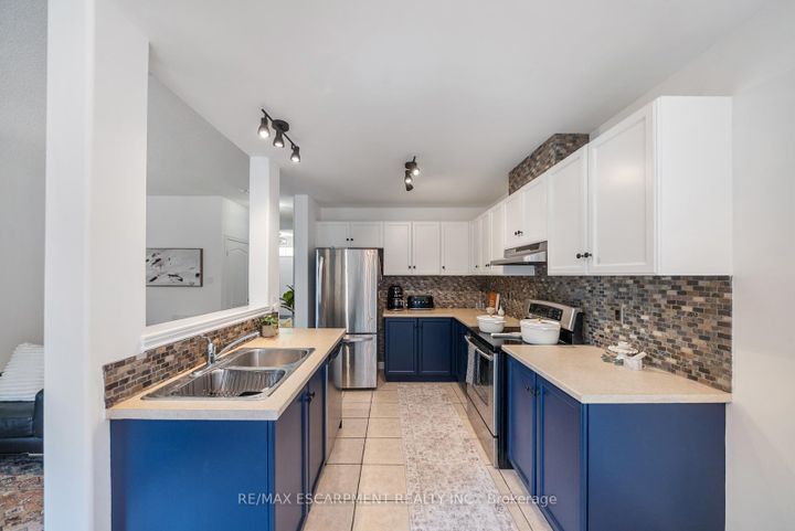 Photo 12 at 4 - 10 LIDDYCOAT Lane, Ancaster, Hamilton