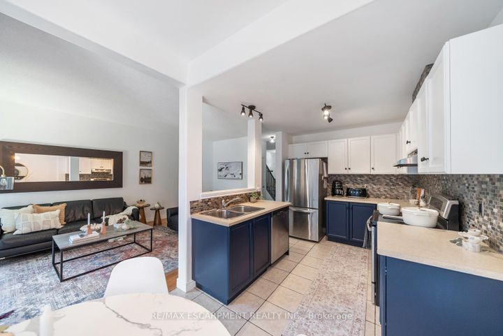 Photo 13 at 4 - 10 LIDDYCOAT Lane, Ancaster, Hamilton