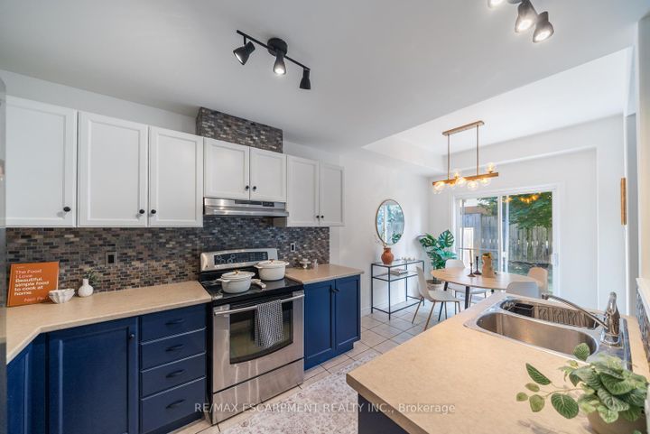 Photo 15 at 4 - 10 LIDDYCOAT Lane, Ancaster, Hamilton