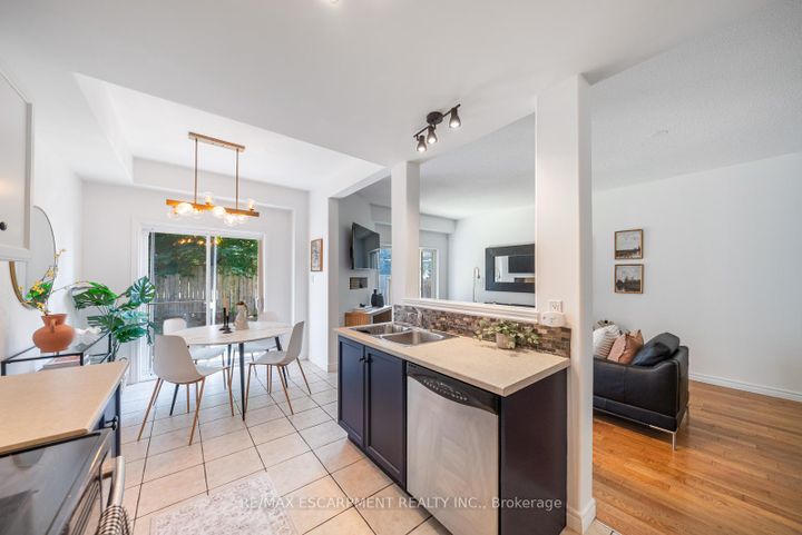Photo 16 at 4 - 10 LIDDYCOAT Lane, Ancaster, Hamilton