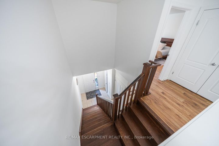 Photo 24 at 4 - 10 LIDDYCOAT Lane, Ancaster, Hamilton