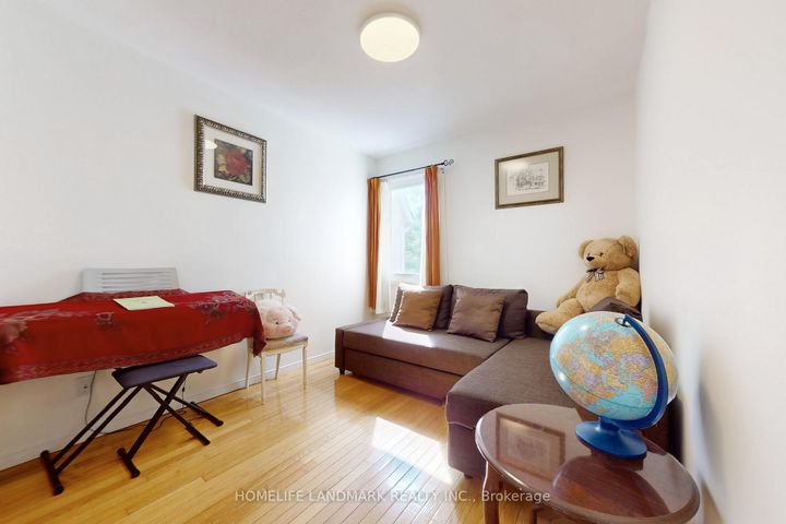 Photo 26 at 32 Coatsworth Crescent, Woodbine Corridor, Toronto
