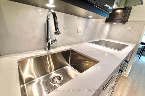 Photo 11 at 203 - 199 Richmond Street W, Waterfront Communities C1, Toronto